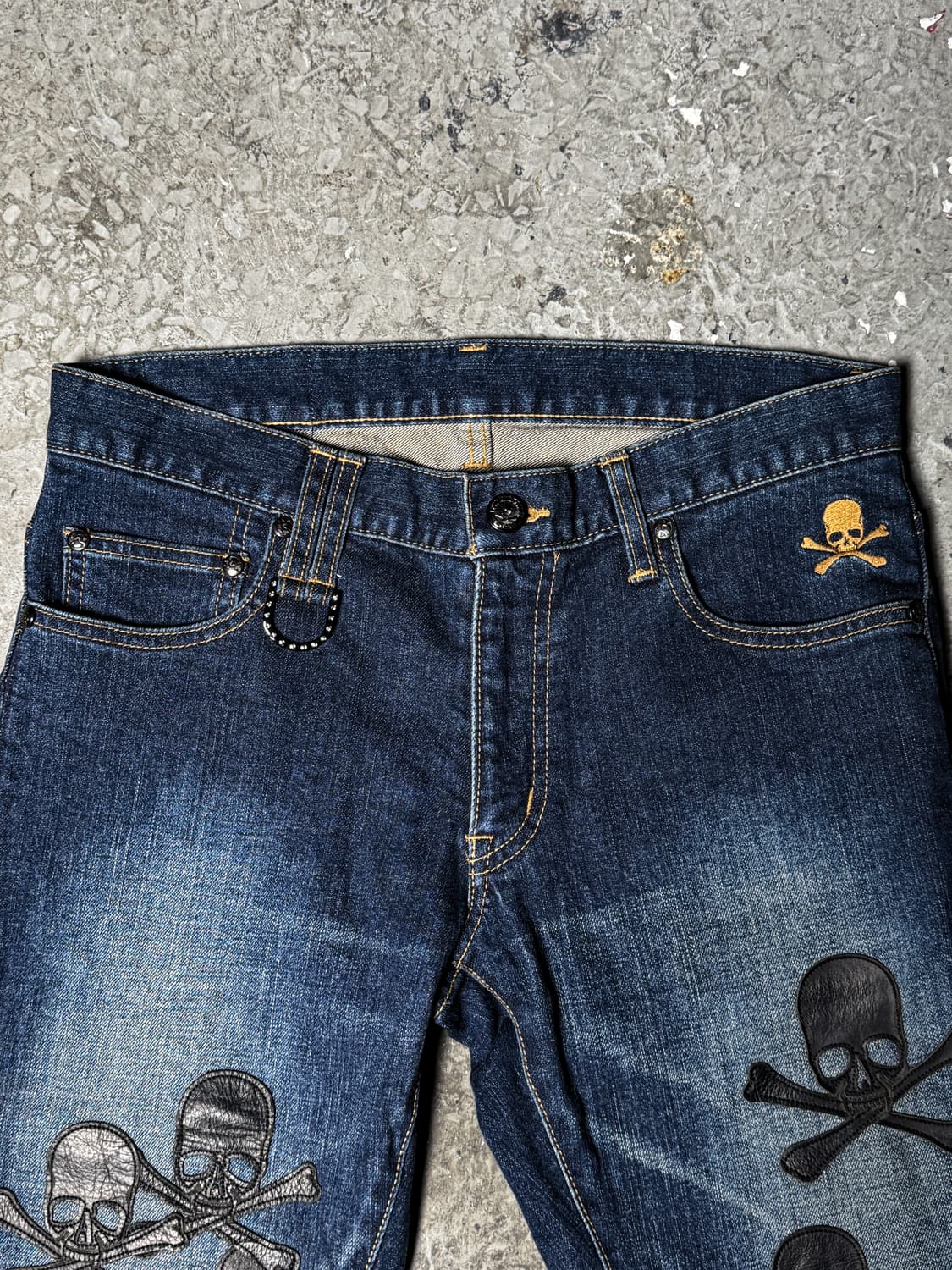 ROEN – Skull Leather Patch Denim shorts  상품이미지7