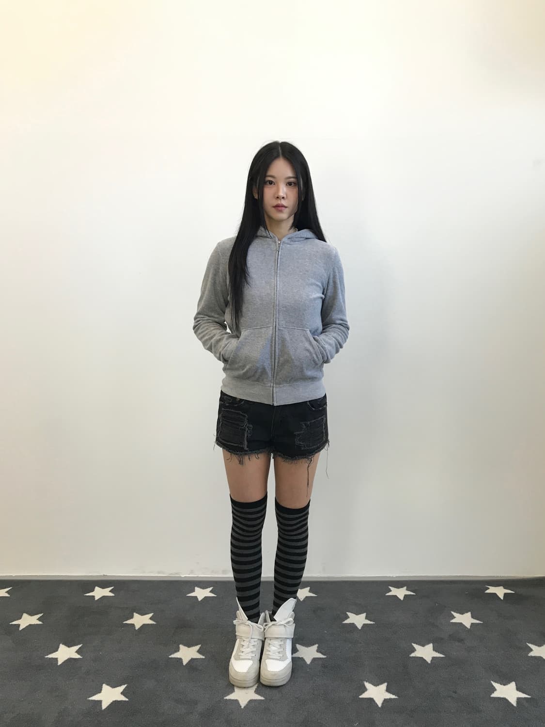 'Juicy Couture' Y2k Velvet Hoodie Zip up 상품이미지2