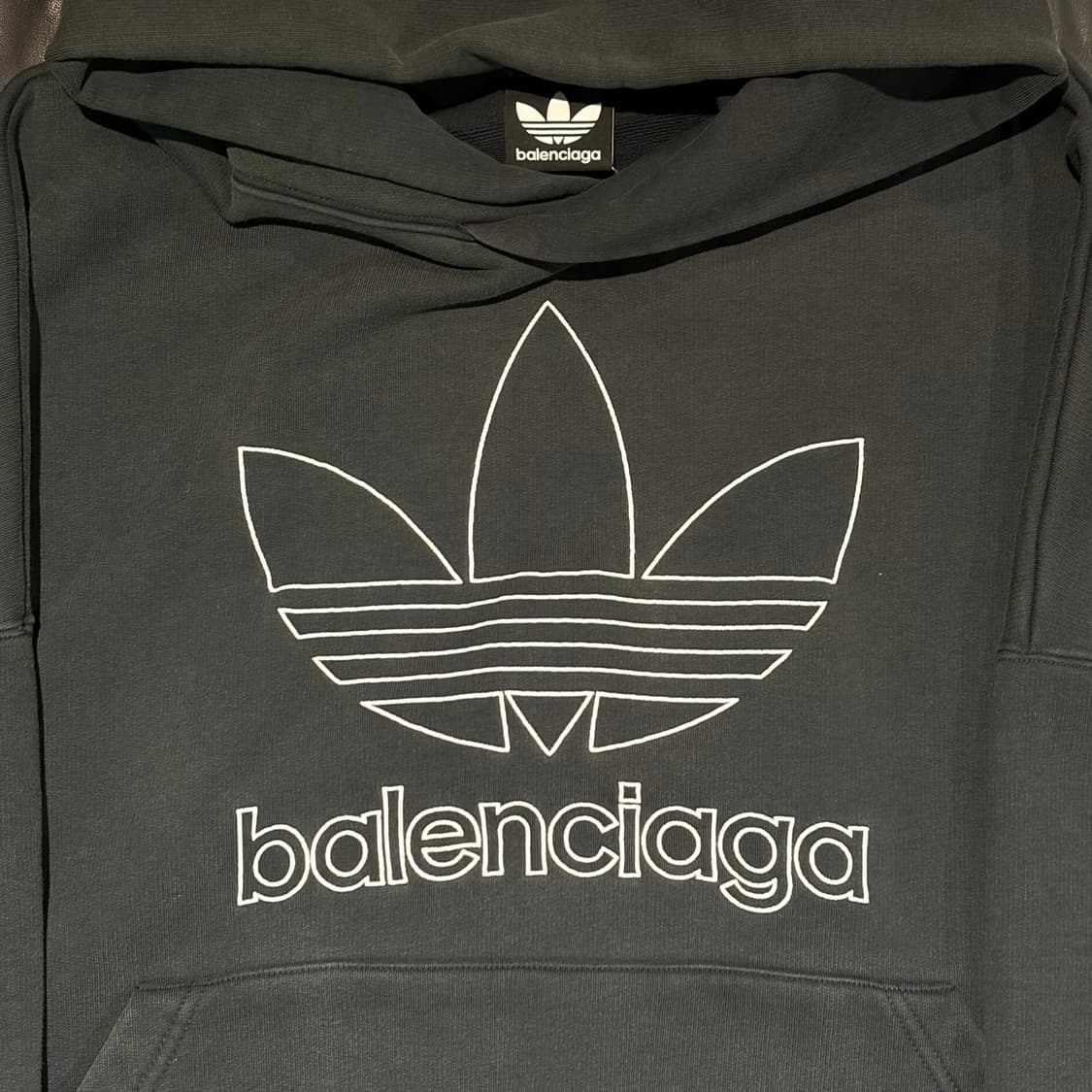 발렌시아가 X 아디다스 트레포일 로고 후드티 상품이미지8