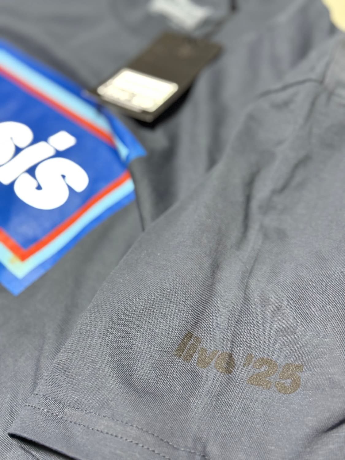 오아시스 라이브25 공식 96‘ 레트로 로고 티셔츠 다크네이비 상품이미지3