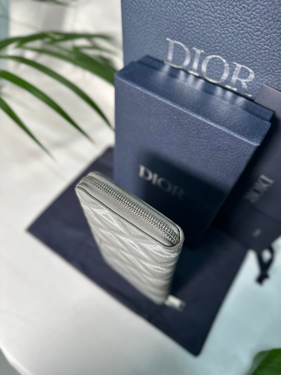 디올 다이아몬드 지퍼돌이 지갑 상품이미지8