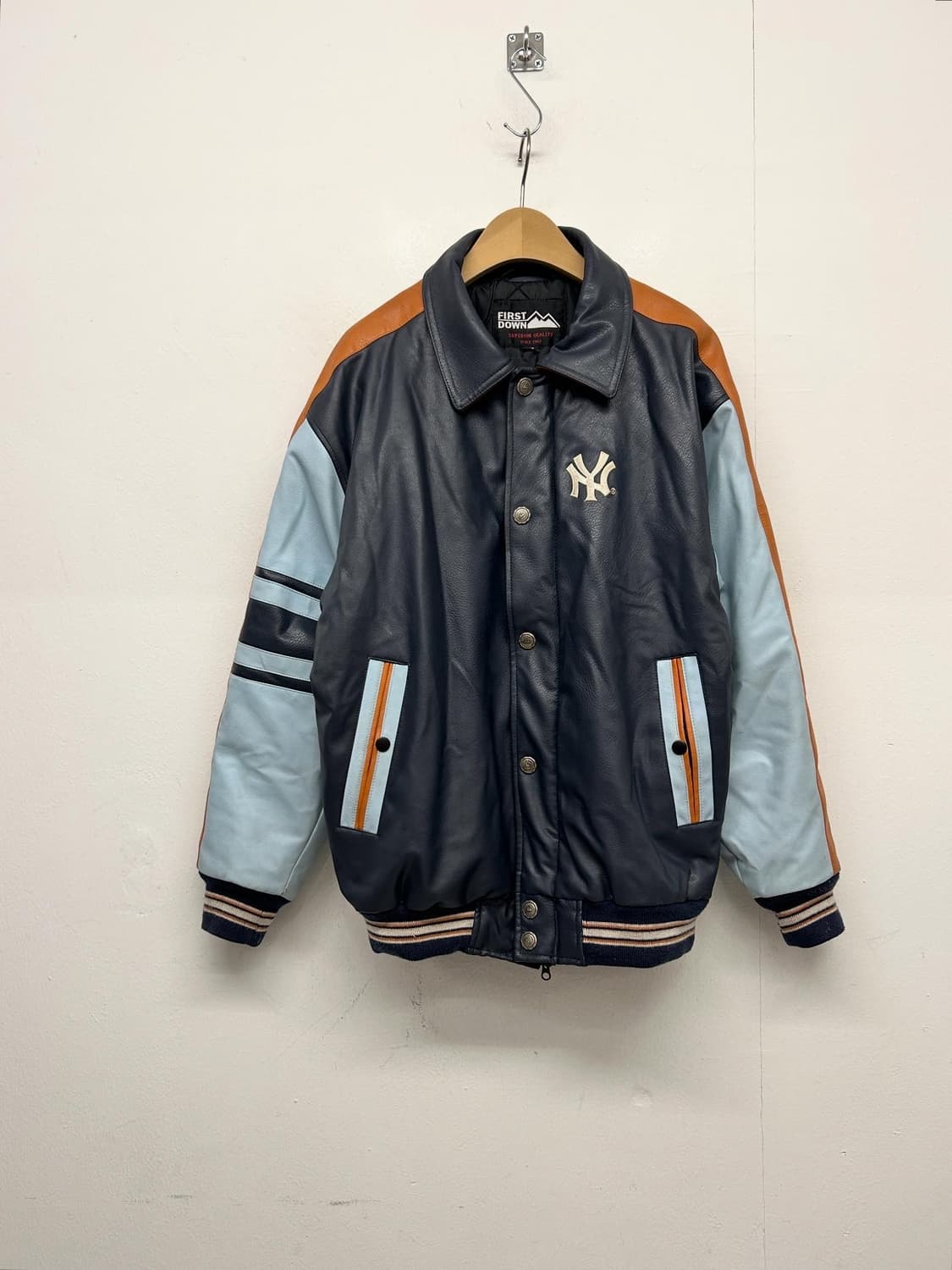 퍼스트다운 뉴욕양키스 PU 인조가죽 바시티자켓 상품이미지1