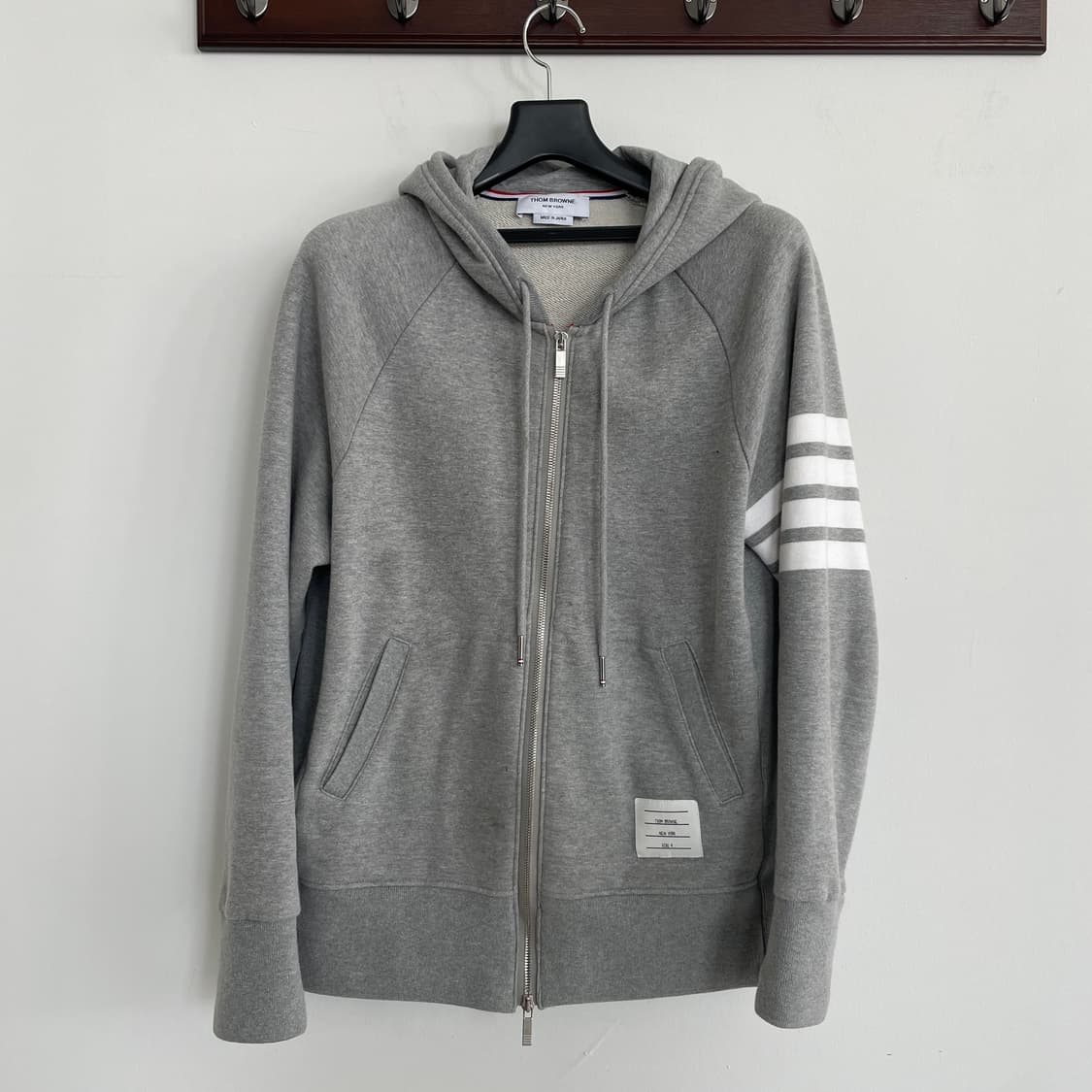 톰브라운 그레이 사선 후드 집업 상품이미지2