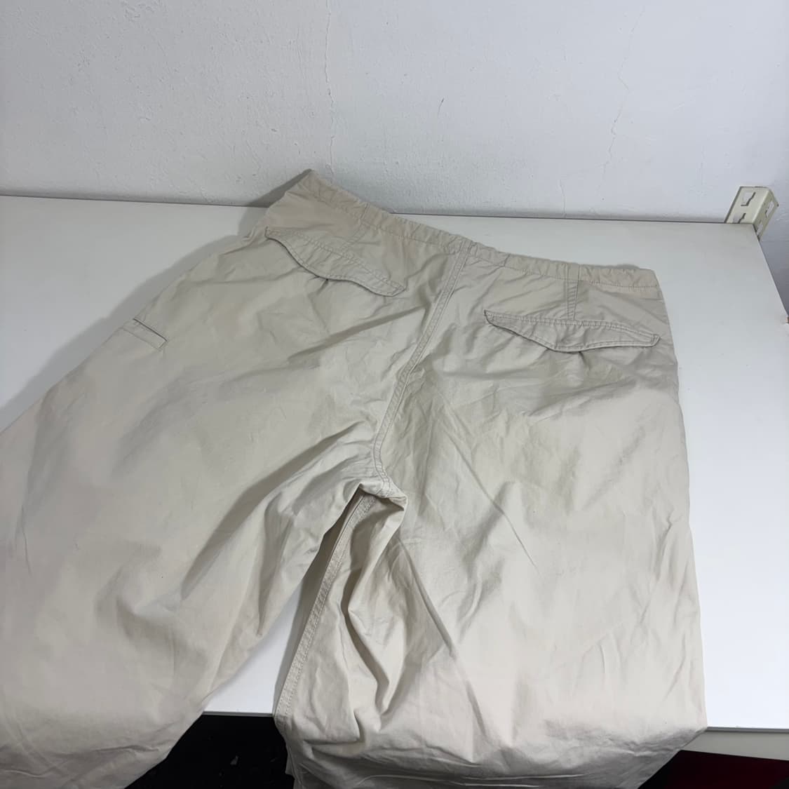 L-XL 유니클로 라이트베이지 와이드핏 파라슈트팬츠 상품이미지4