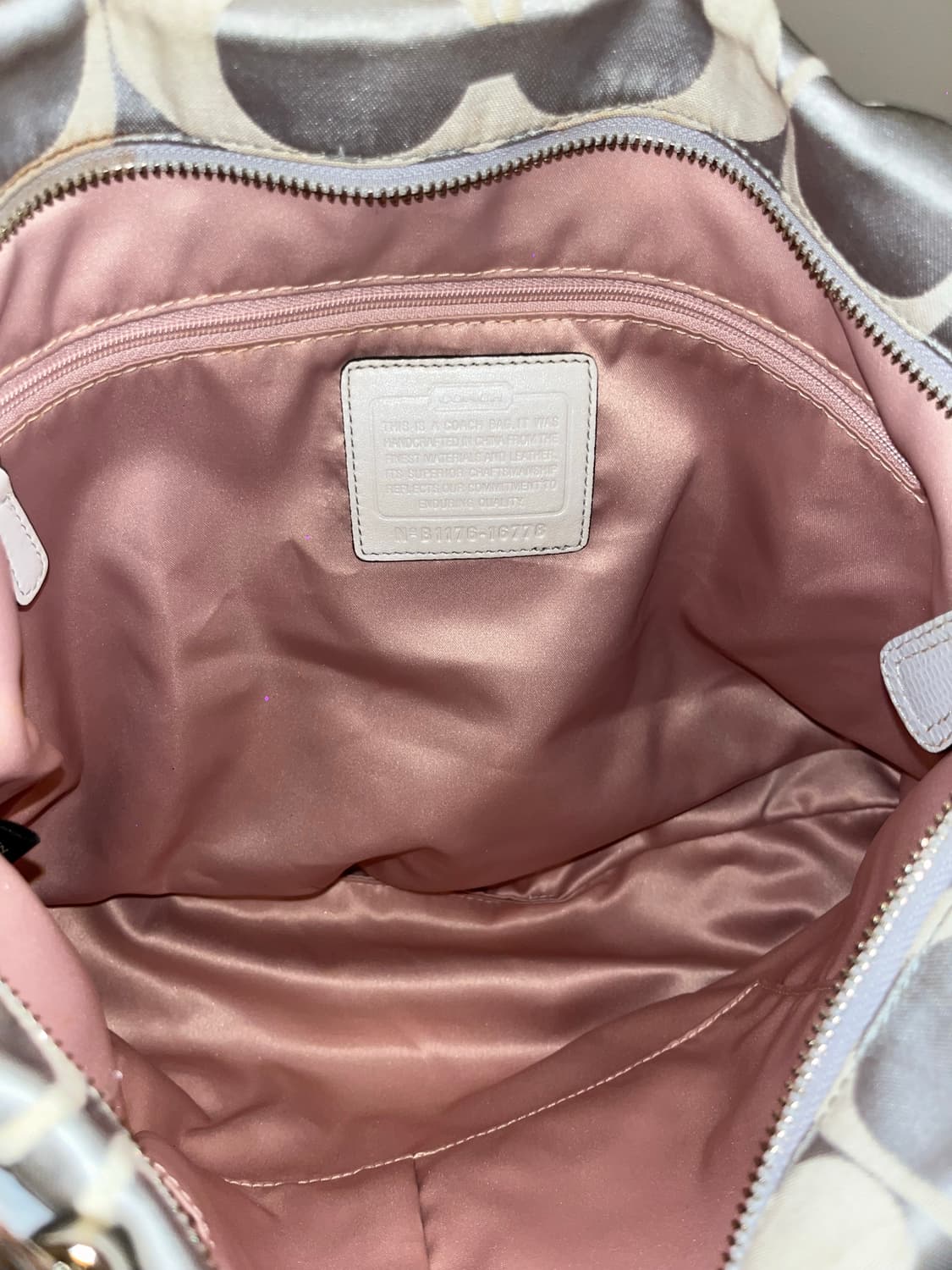 Coach White Silver Shoulder Bag 상품이미지9