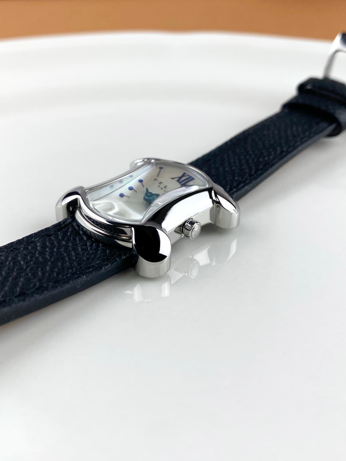 CELINE macadam white shell watch 상품이미지7