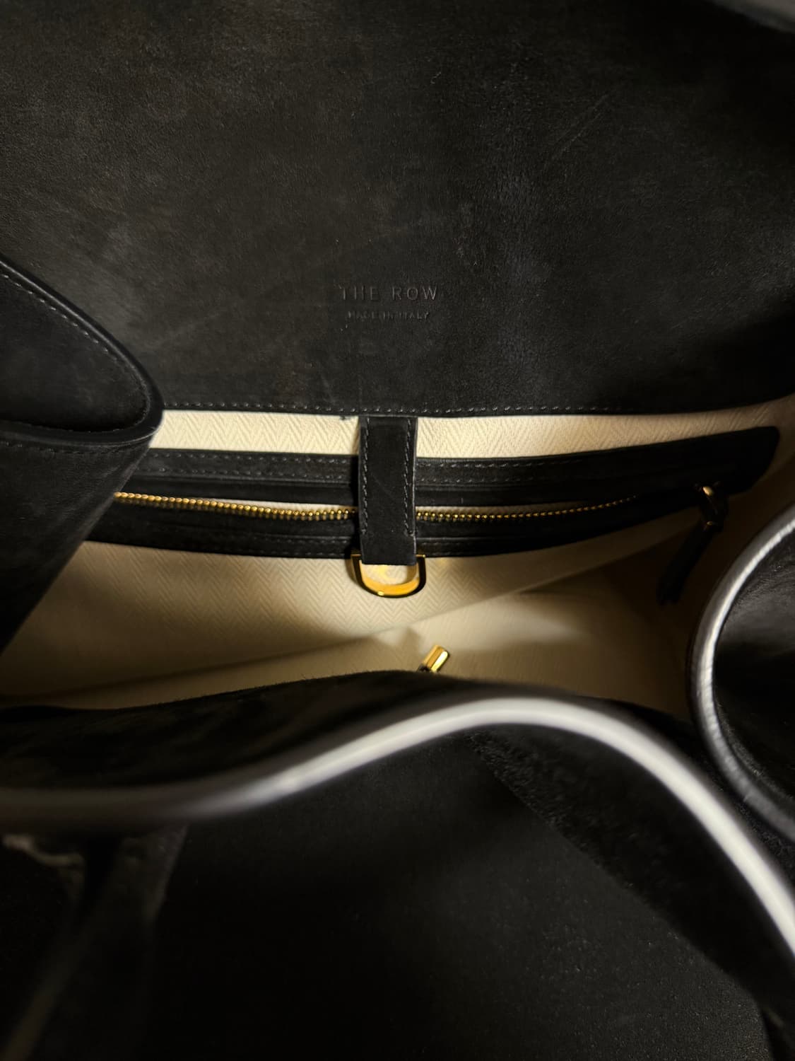 더로우 마고백 17 블랙 스웨이드 상품이미지7