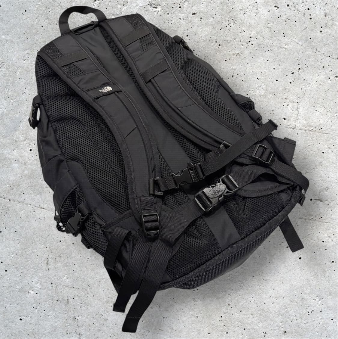 노스페이스 28L 핫샷 블랙 백팩 상품이미지2