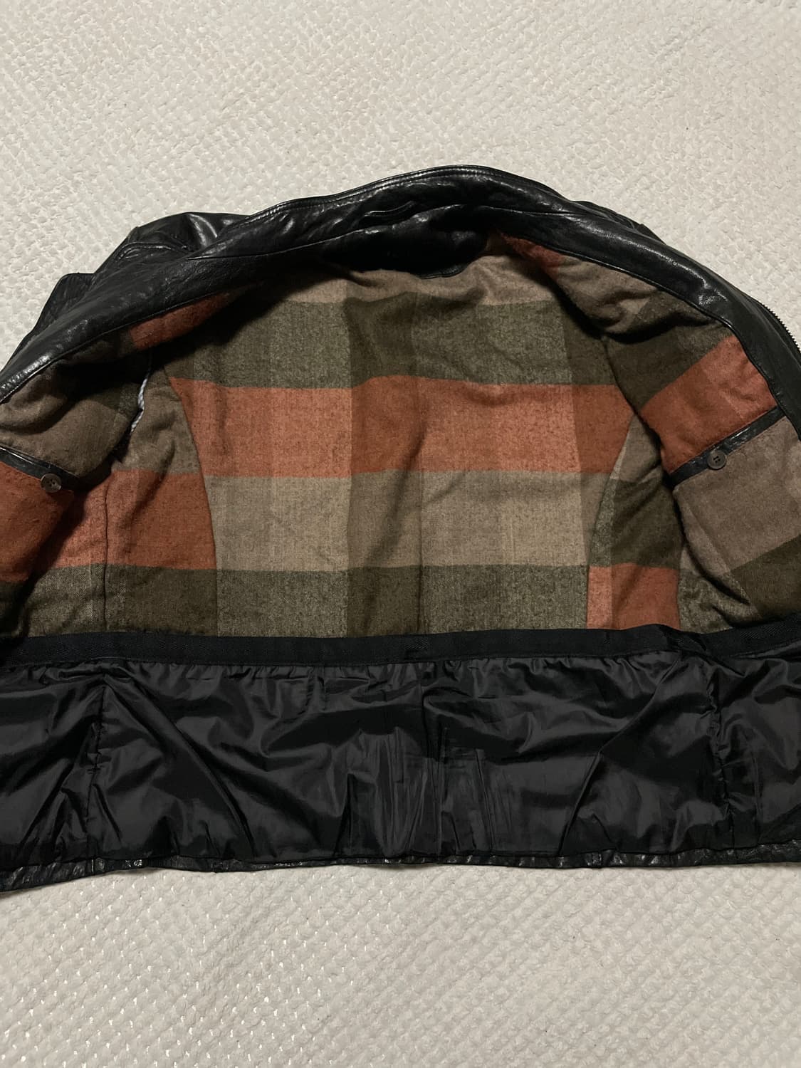 INTERMEZZO 인터메조 웨스턴 무드 램스킨 양가죽 절개 봄버 레더 상품이미지3