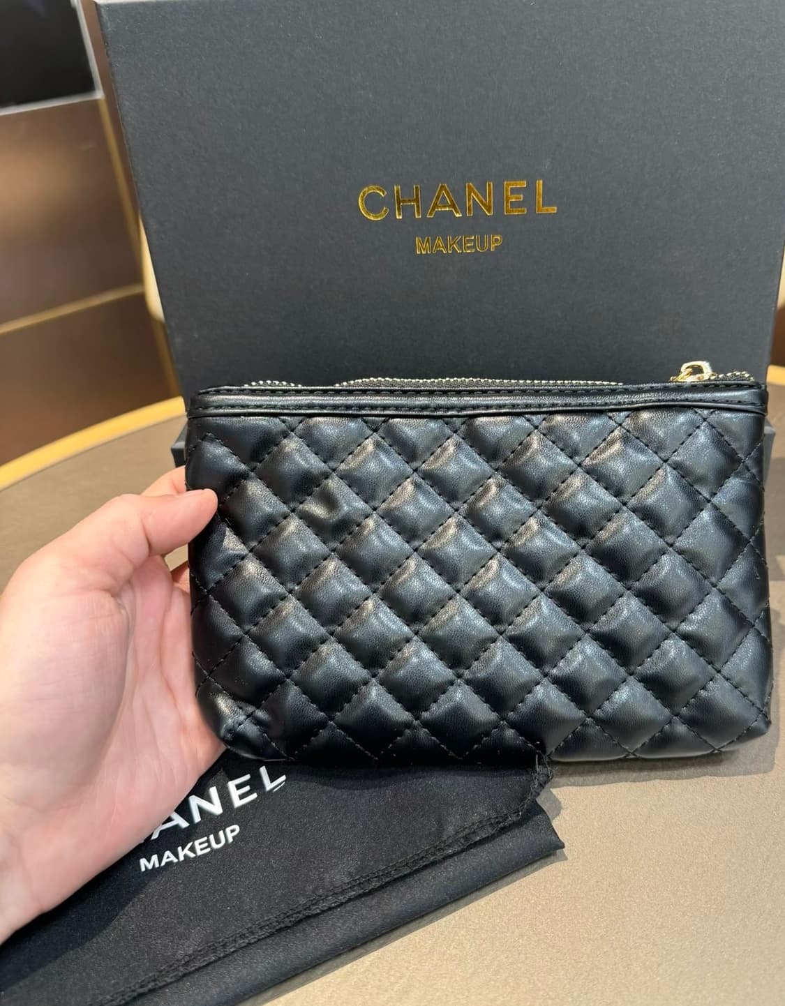 샤넬 메이크업 퀄팅 미니 클러치 상품이미지4