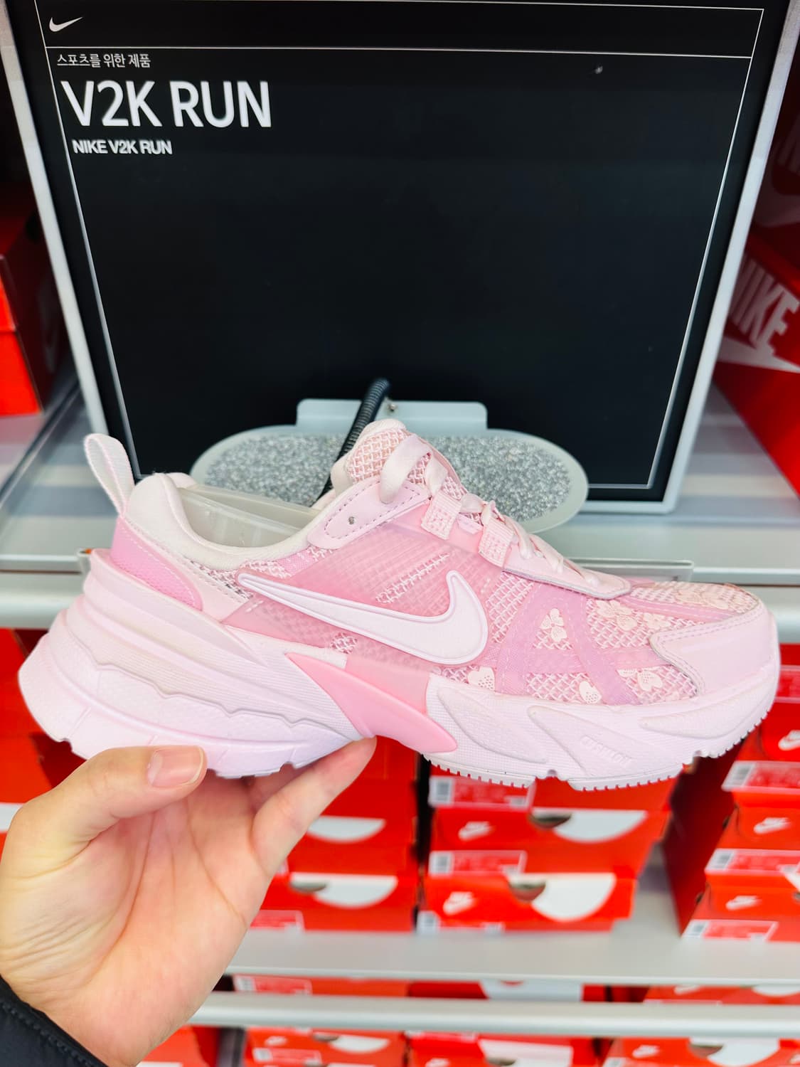 나이키 여성 V2K 런 핑키폼 HJ5269-600 상품이미지1