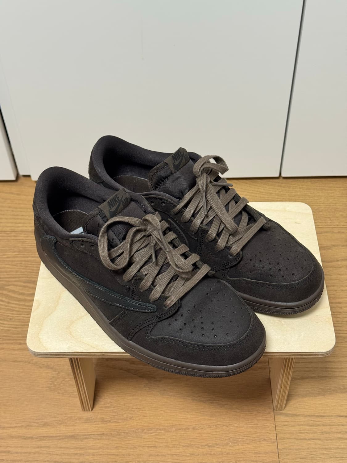 조던 1 x 트레비스 스캇 벨벳 브라운 앤 다크 모카 상품이미지1