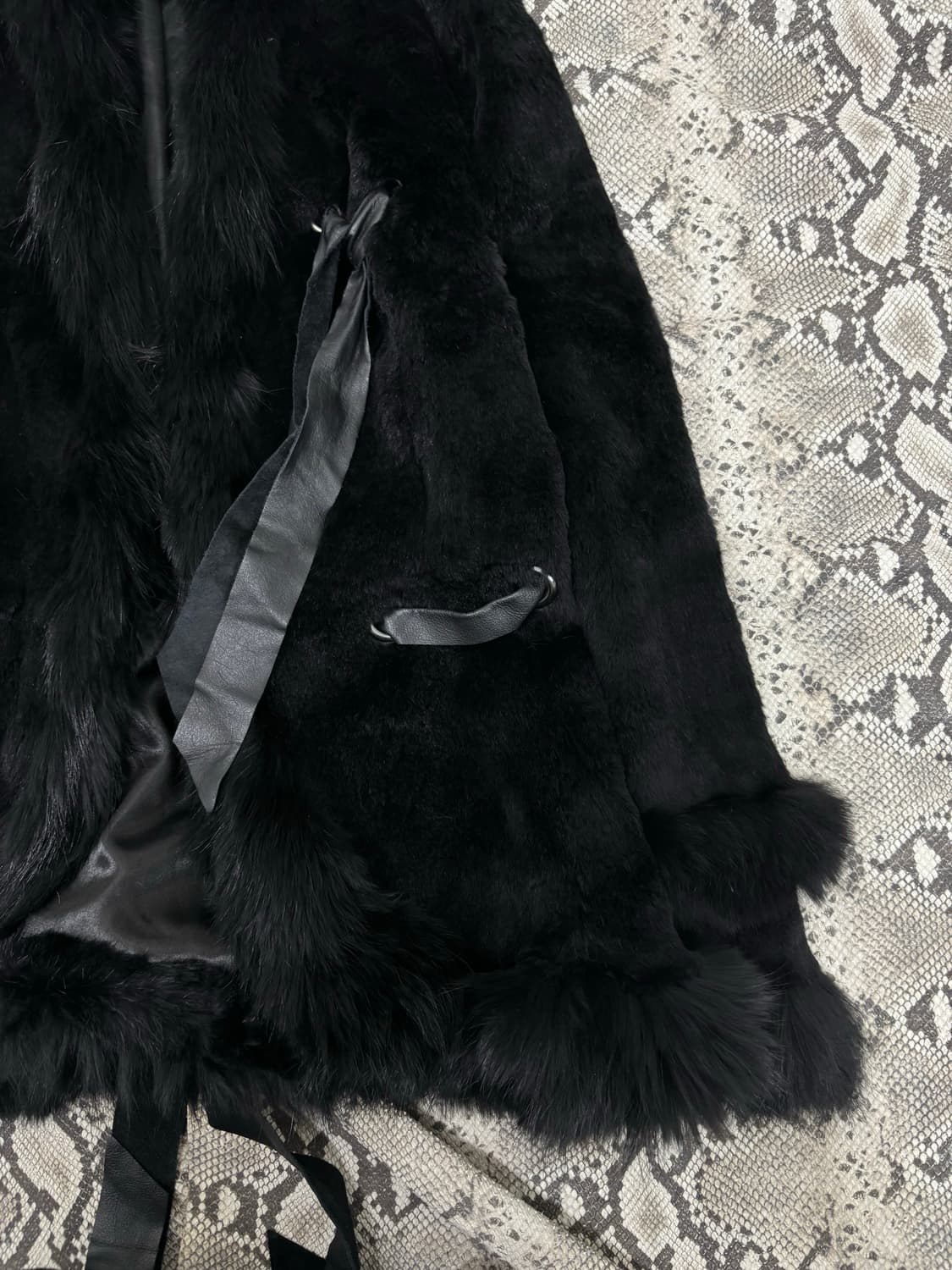 “Vintage” Rabbit Fur Trimming Leather De 상품이미지9