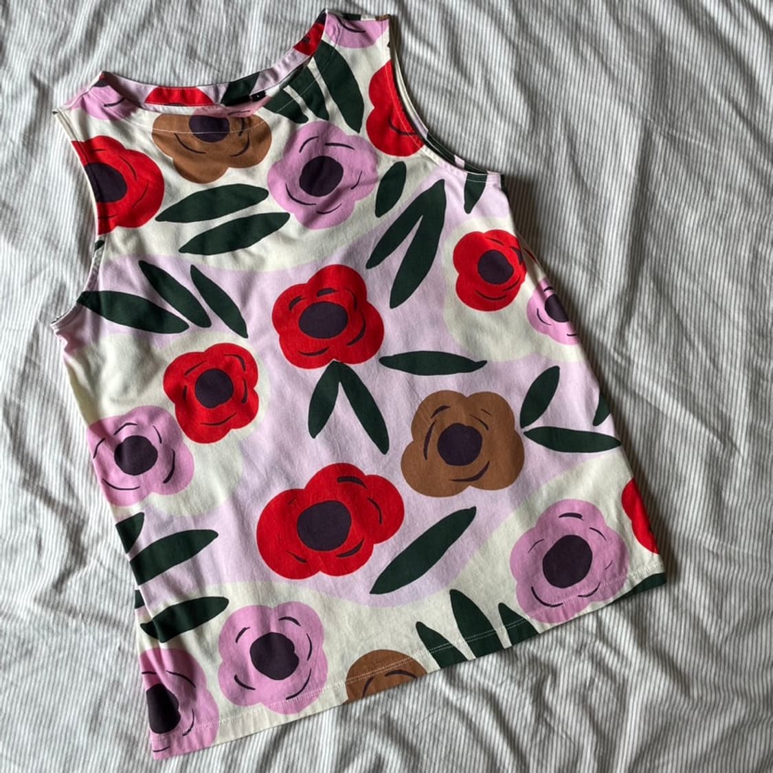 마리메꼬xUNIQLO 플라워 프린트 슬리브리스 탑 상품이미지1