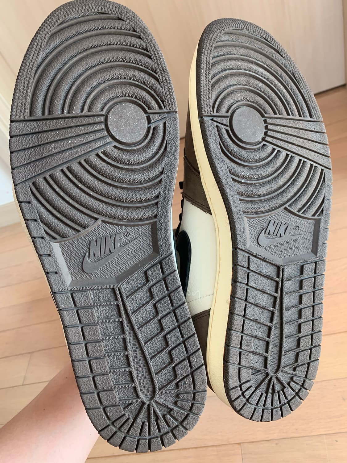 [320] 나이키 x 트래비스 스캇 조던1 하이 OG 상품이미지7