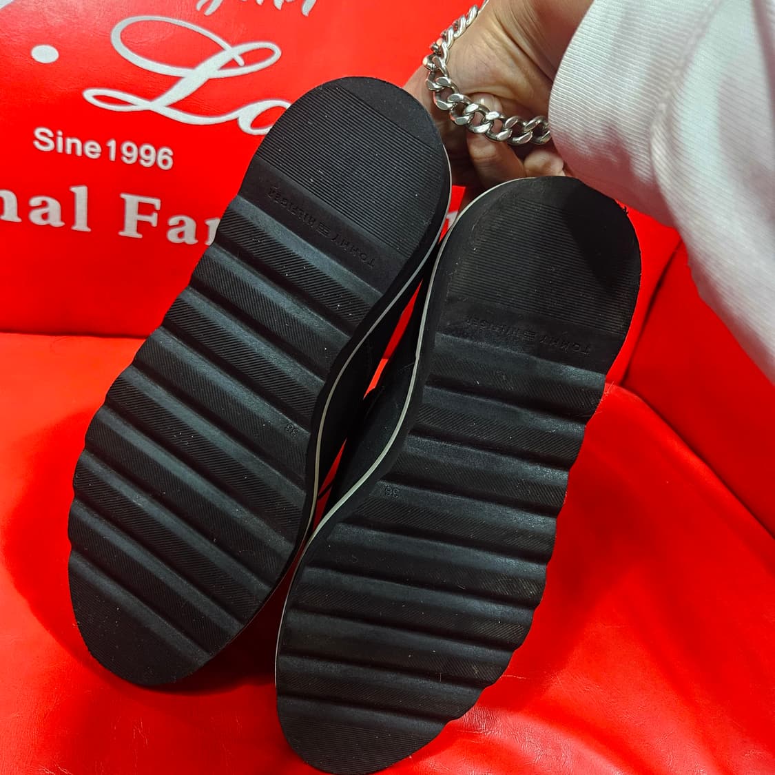 타미힐피거 그레이 메탈 테슬 로퍼 상품이미지6