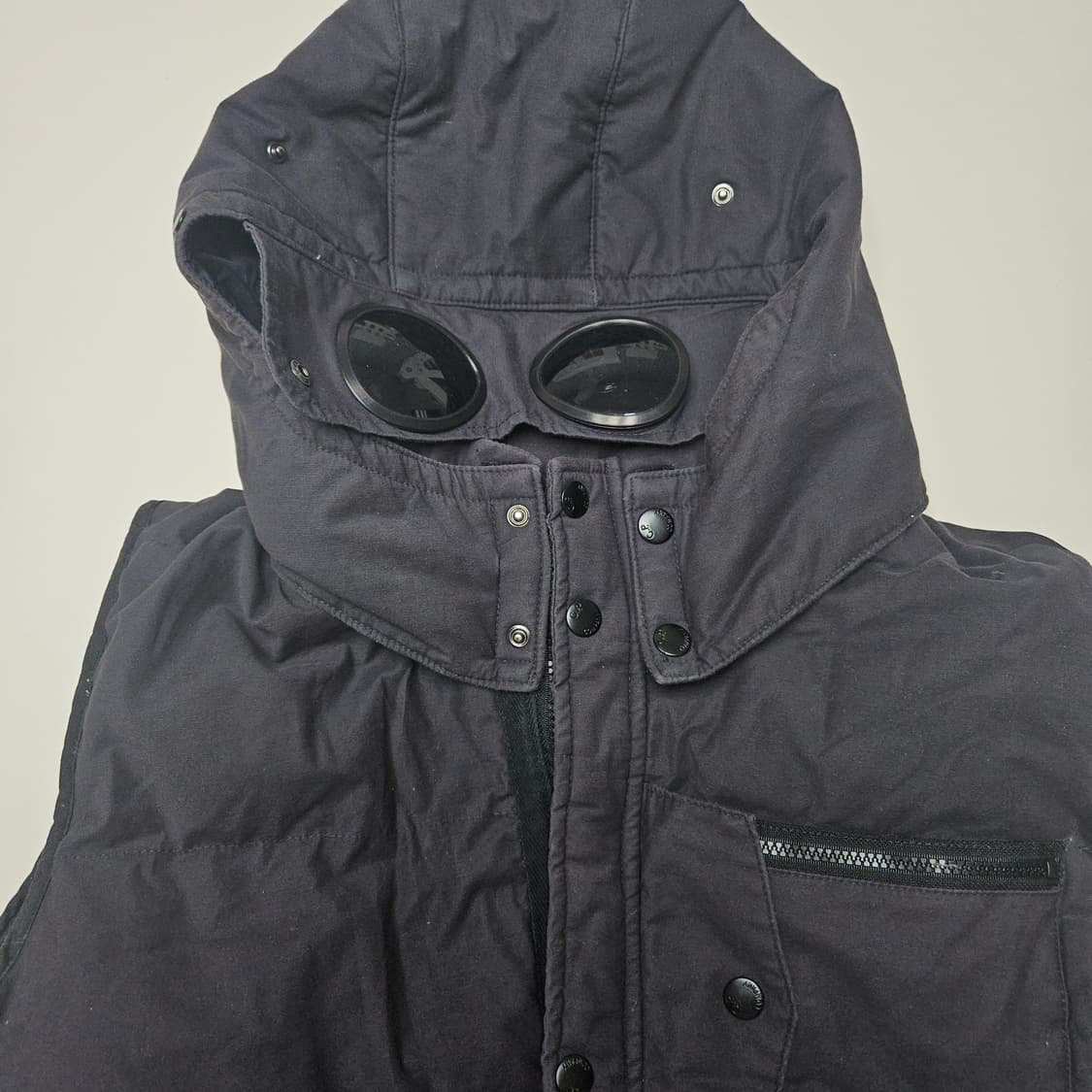 (무료배송) CP컴퍼니 밀레밀리아 고글 패딩 조끼 블랙 XL 상품이미지4