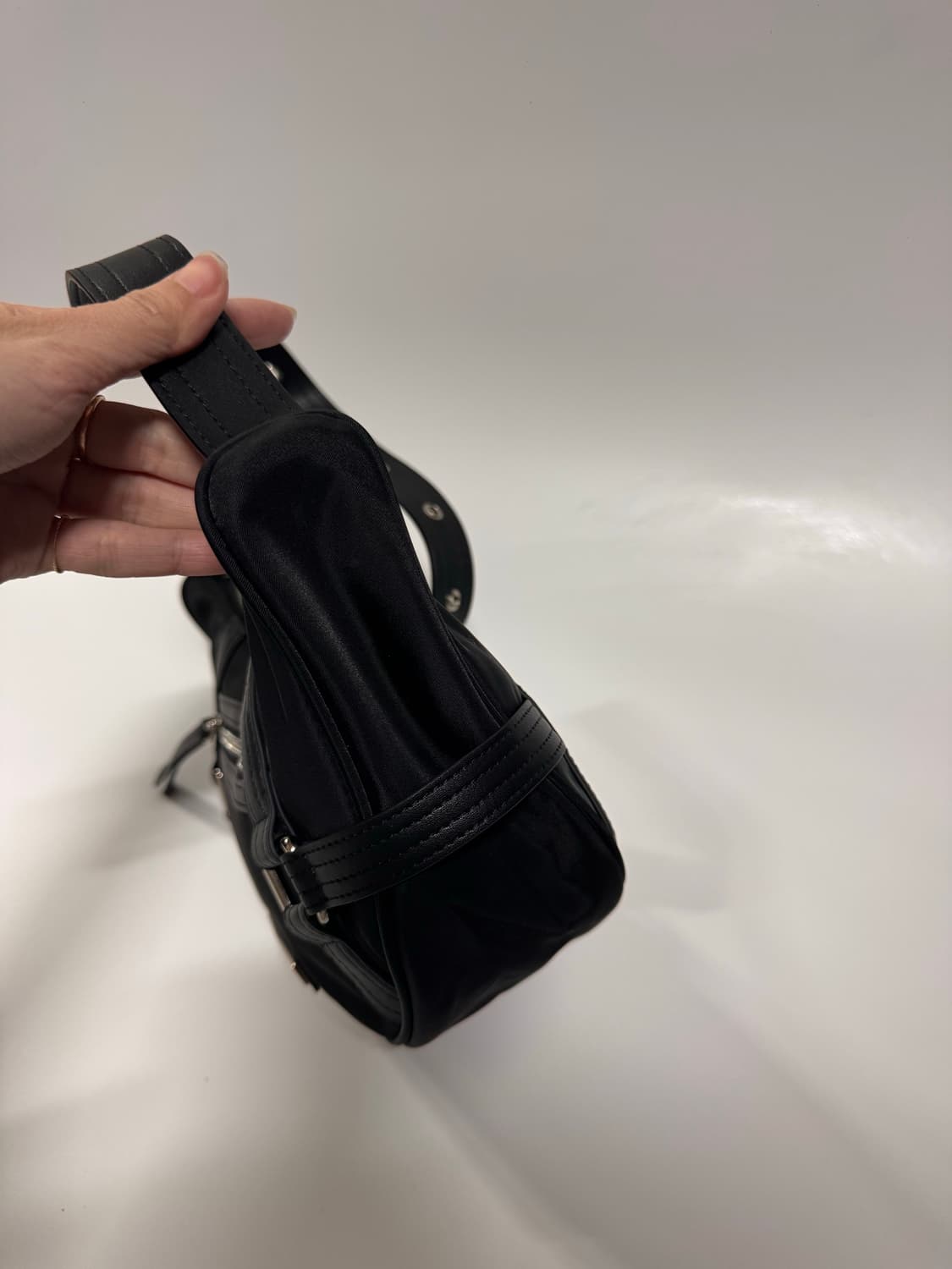 마뗑킴 블랙 라운드 숄더백 상품이미지6