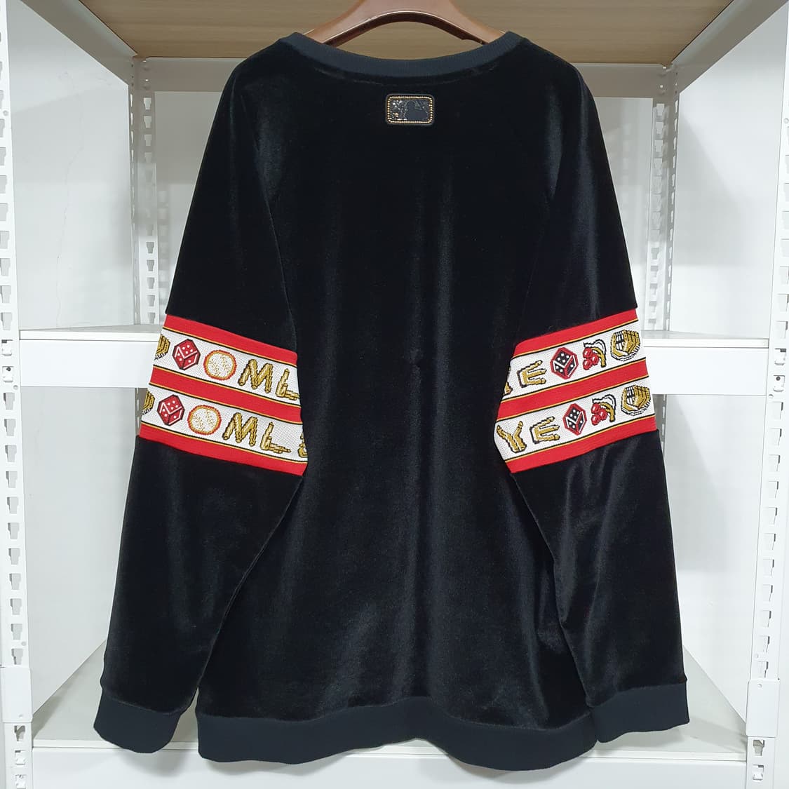 MLB x KYE 계한희 콜라보 벨벳 벨루어 슬롯머신 암밴드 맨투맨 상품이미지2