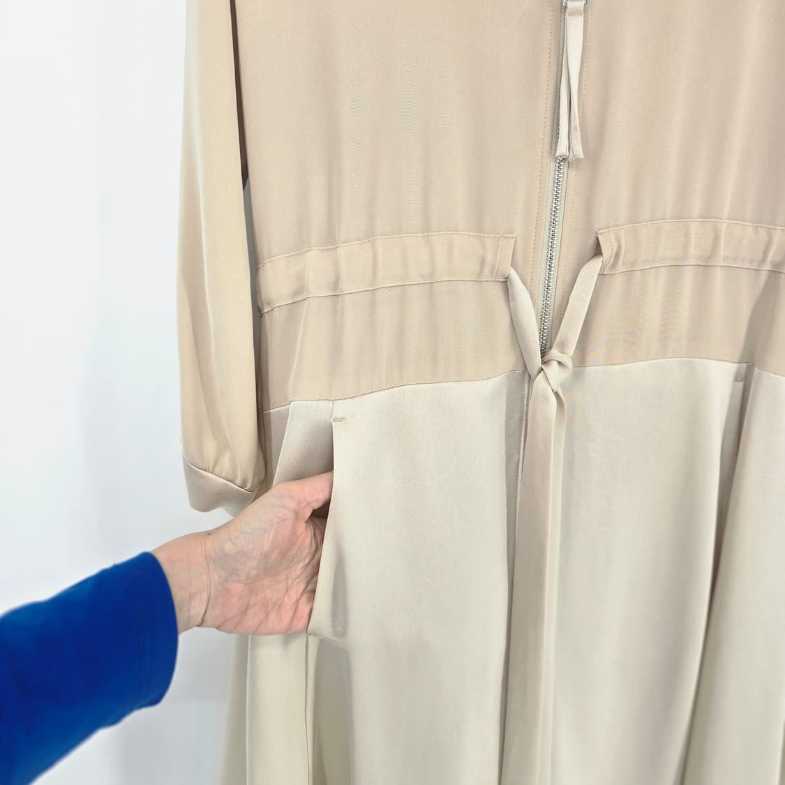 베이지 후드 지퍼 오픈형 원피스 상품이미지3