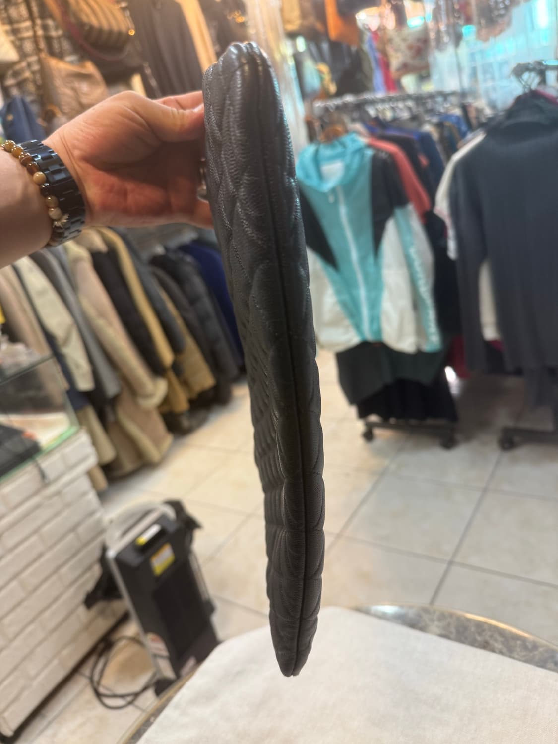 정품 샤넬 23번대 클래식 캐비어 클러치 팝니다 상품이미지4