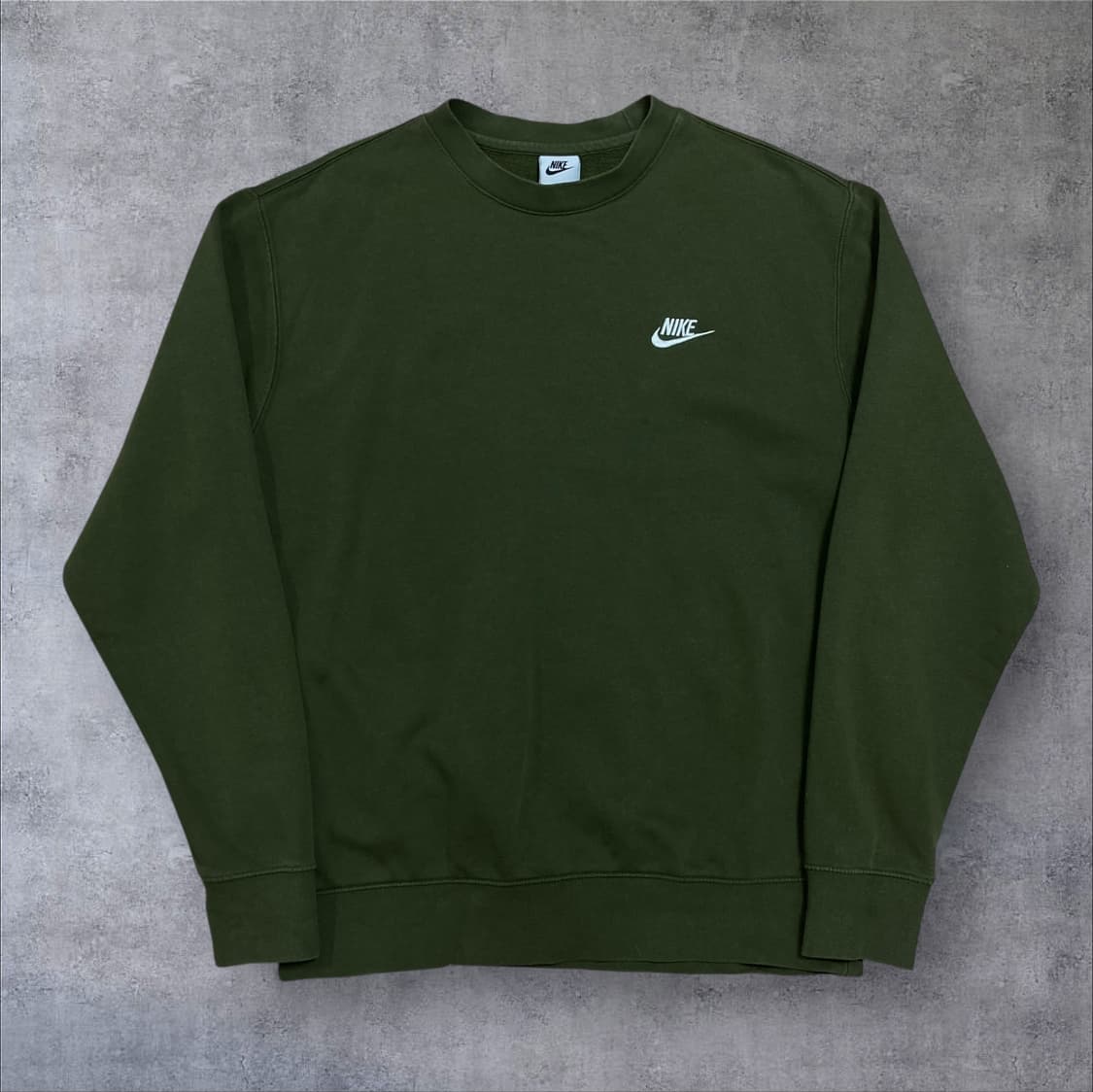 나이키 퓨추라 스몰 로고 카키 맨투맨 상품이미지1