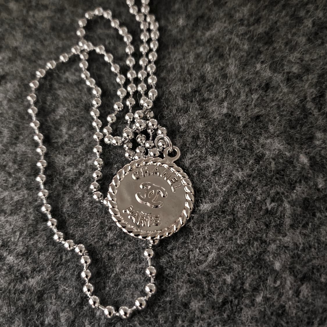 551 샤넬 코인 빈티지 업사이클링 남자 써지컬 목걸이 상품이미지2