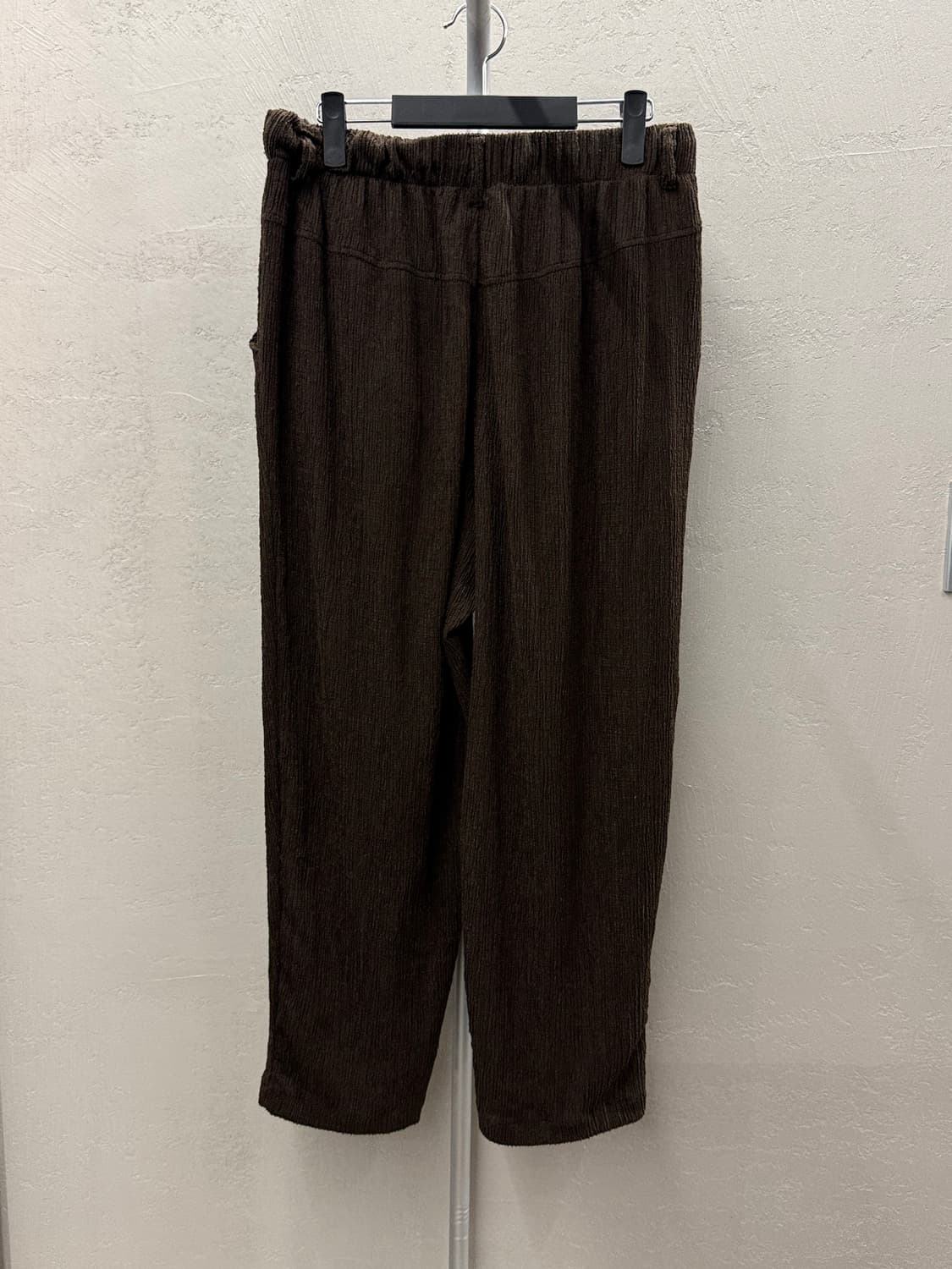 noirer 노이어 플리츠 밴딩 크롭 슬랙스 브라운 50 상품이미지4