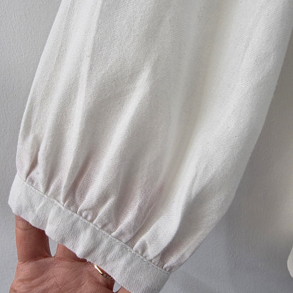 내추럴 아이보리 프릴넥 코튼 블라우스 상품이미지8