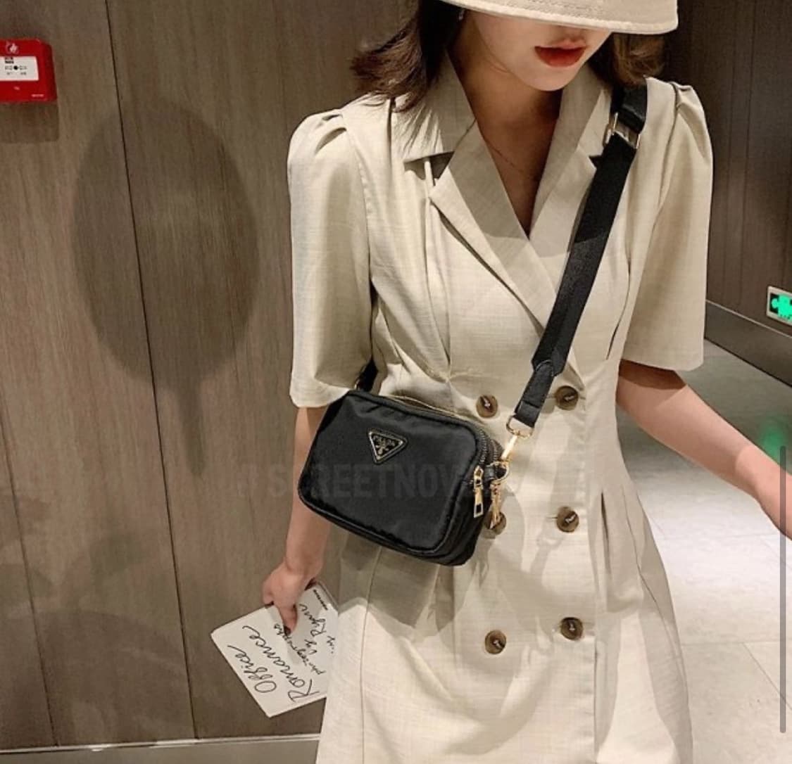  프라다뷰티 3단 크로스 백 블랙 상품이미지2