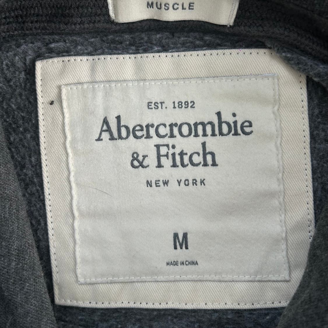 Abercrombie 아베크롬비 Fitch 로고 차콜 후드티 상품이미지5