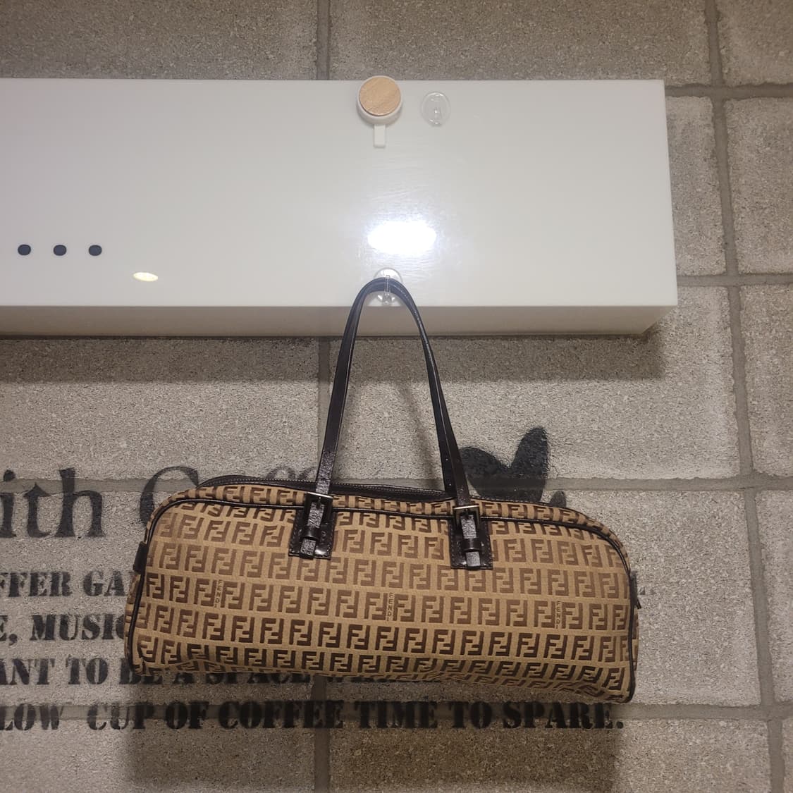 펜디 주카 캔버스 토트백 상품이미지1