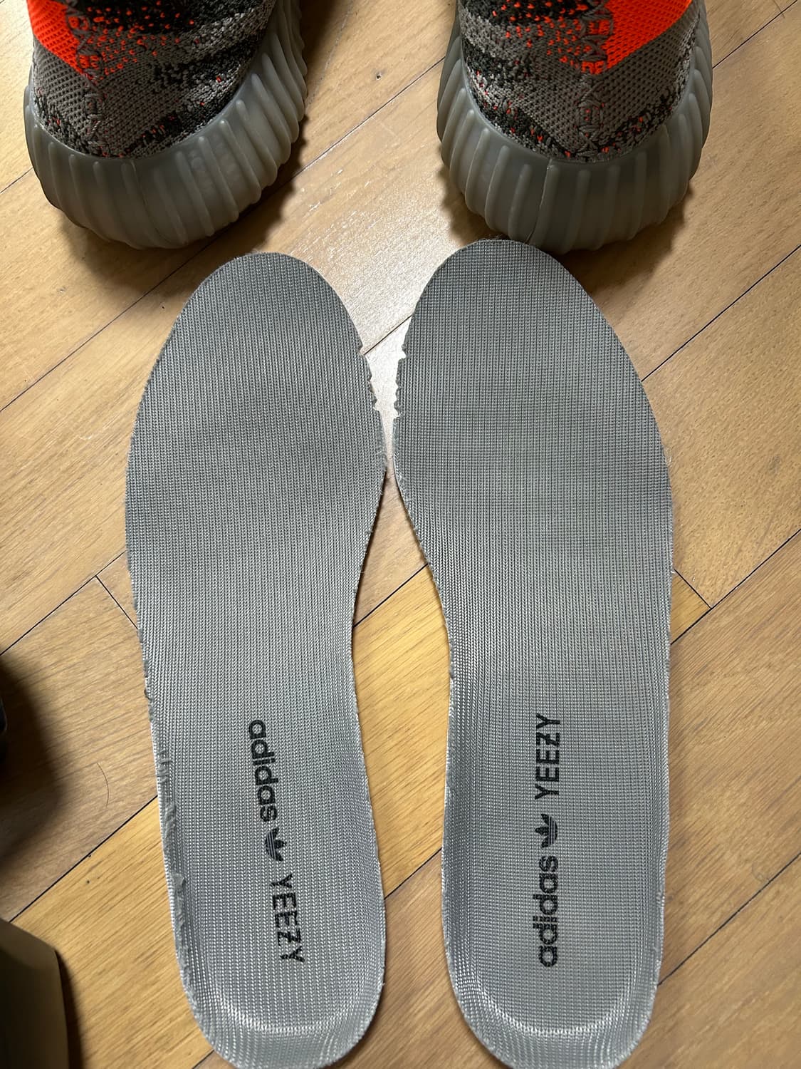 [260]아디다스 이지 부스트 350 V2 벨루가 - 리플렉티브 상품이미지3