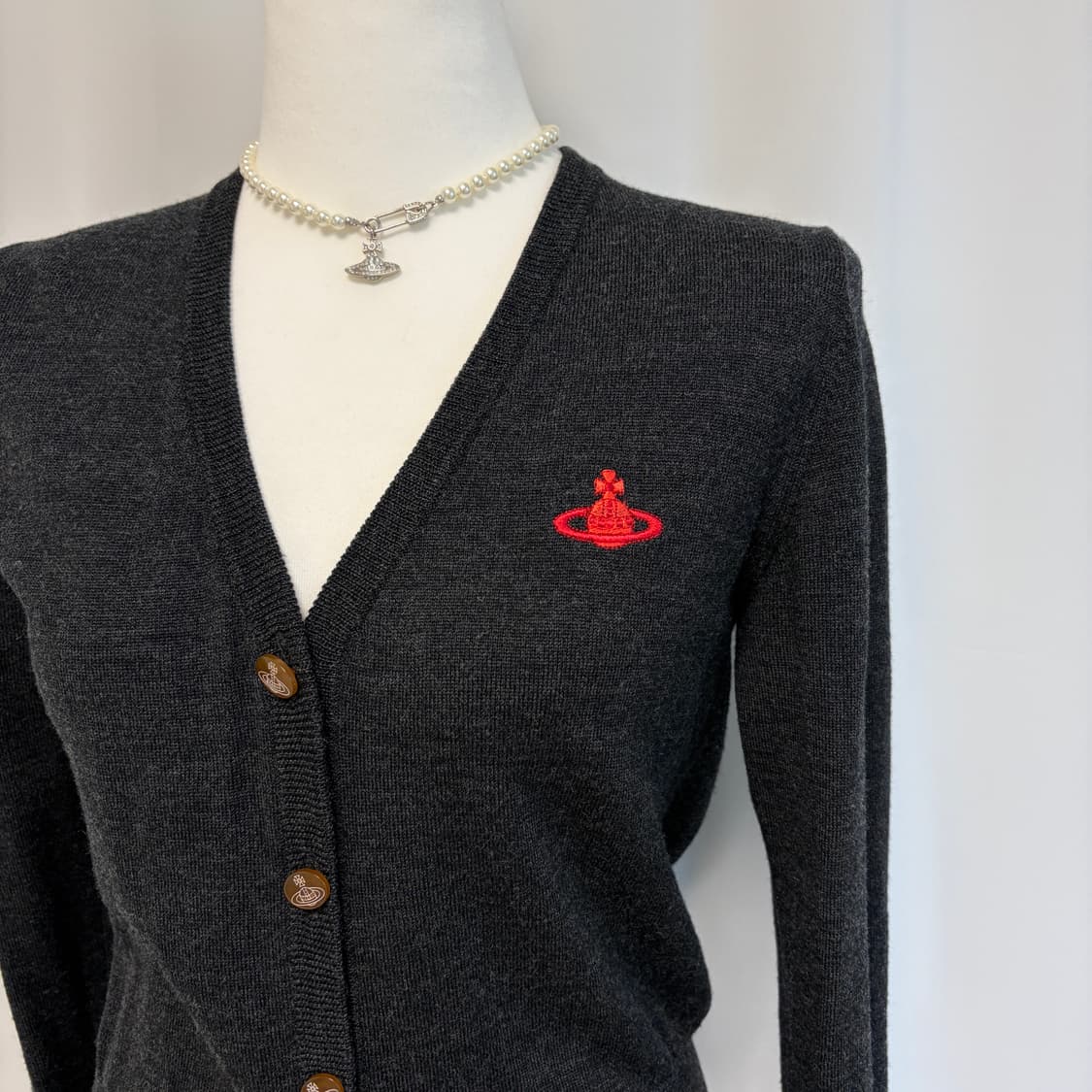 비비안웨스트우드 ORB버튼 브이넥 가디건 상품이미지5