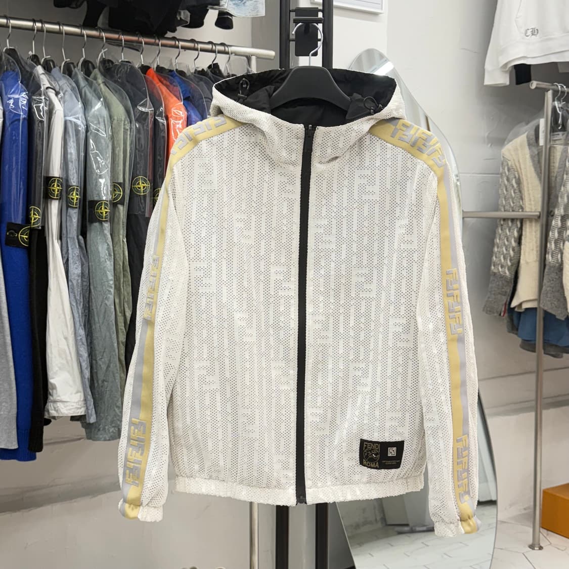 [48] 펜디 사이드로고 리버서블 바람막이 상품이미지1