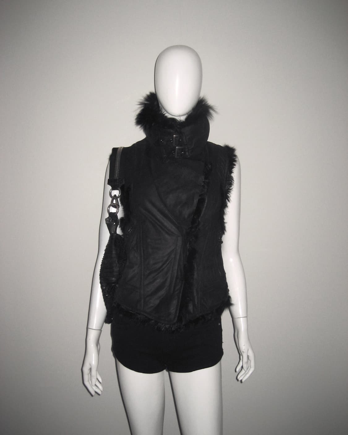 블랙 퍼 조끼 하이넥 버클 베스트 갸루펑크 상품이미지4