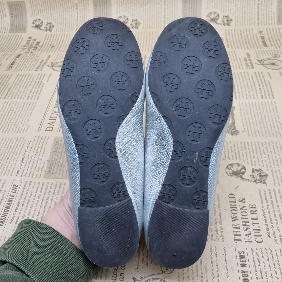 토리버치 실버 발레리나 플랫슈즈235 상품이미지3