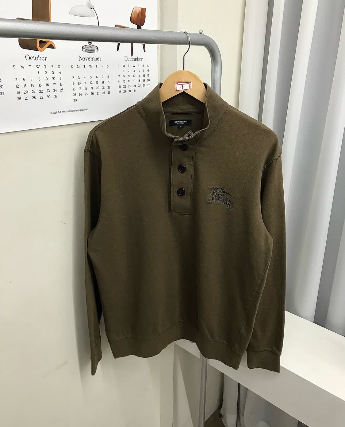 버버리 빅로고 헨리넥 긴팔티 맨투맨 상품이미지1