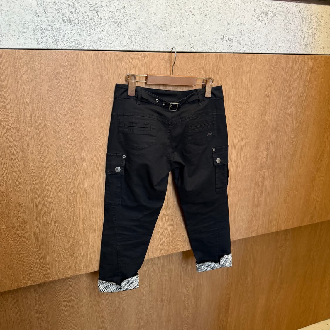 버버리 블루 라벨 카고 카프리 팬츠 백 버클 스트랩 디테일 블랙 상품이미지5