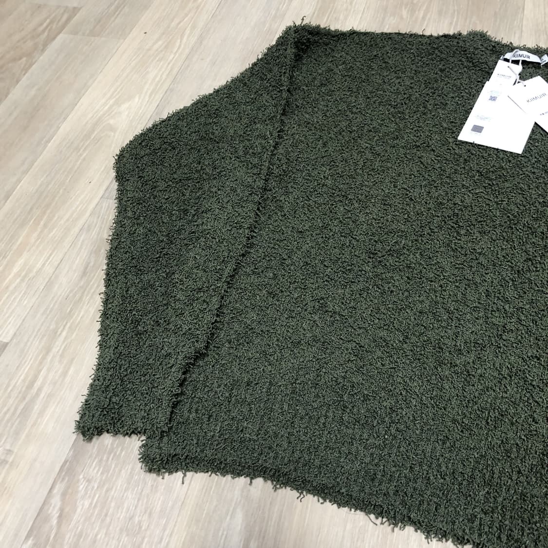 (M) 새상품 키뮤어 KIIMUIR 부클 테일 크루넥 니트 카키 상품이미지7