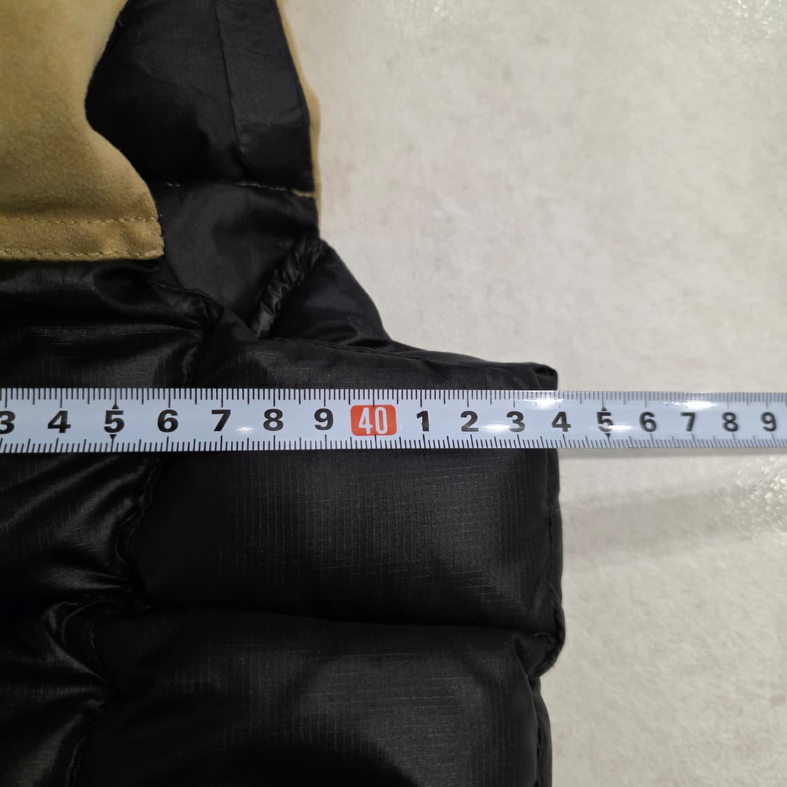 노스페이스 700필 패딩 조끼 베이지/블랙 XS 상품이미지10
