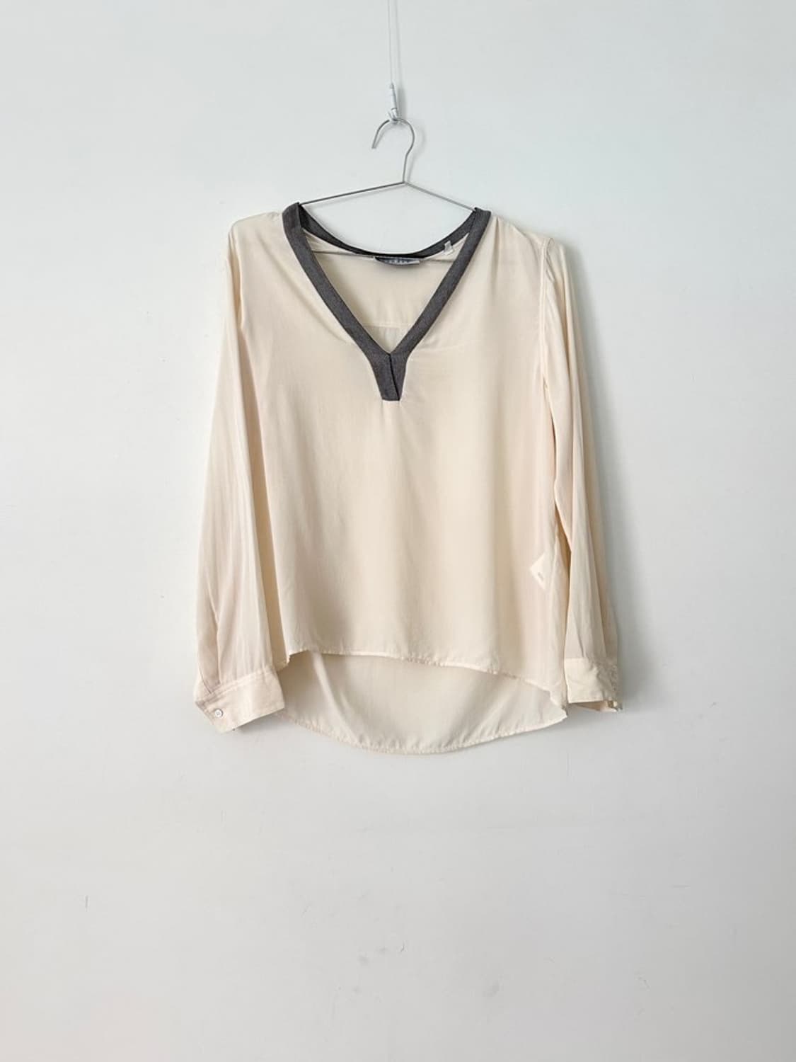 SANDRO v - neck silk blouse 상품이미지1