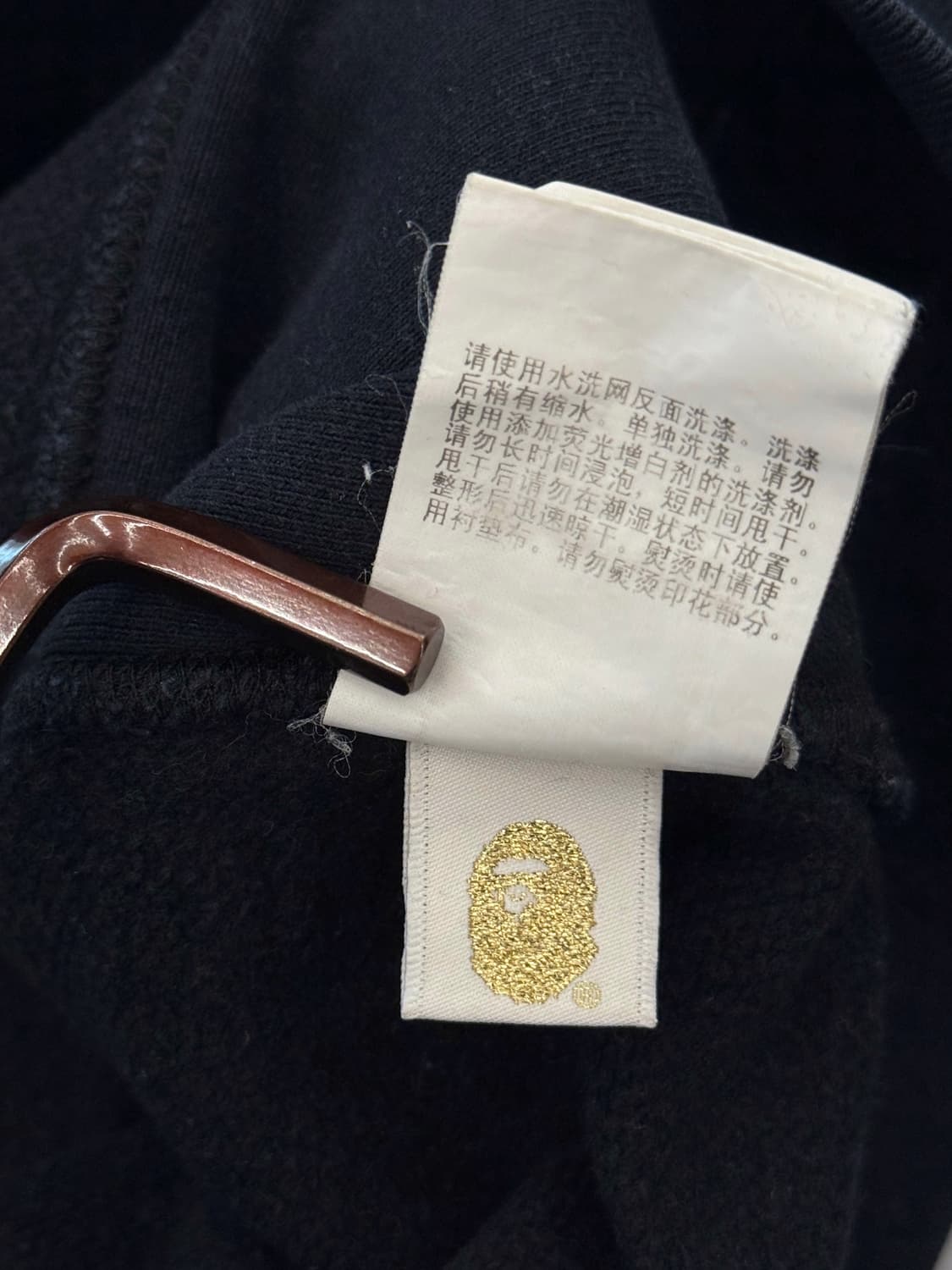 베이프 스펠 빅로고 블랙 스웻셔츠 상품이미지6