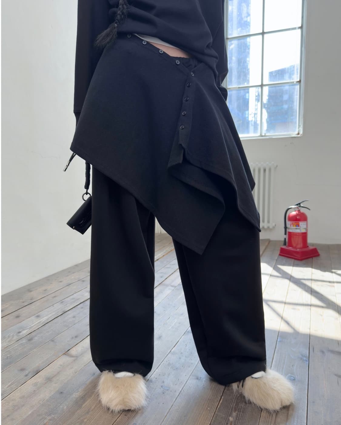 LAYERED BUTTON WRAP SHORT SKIRT-BLACK 상품이미지1