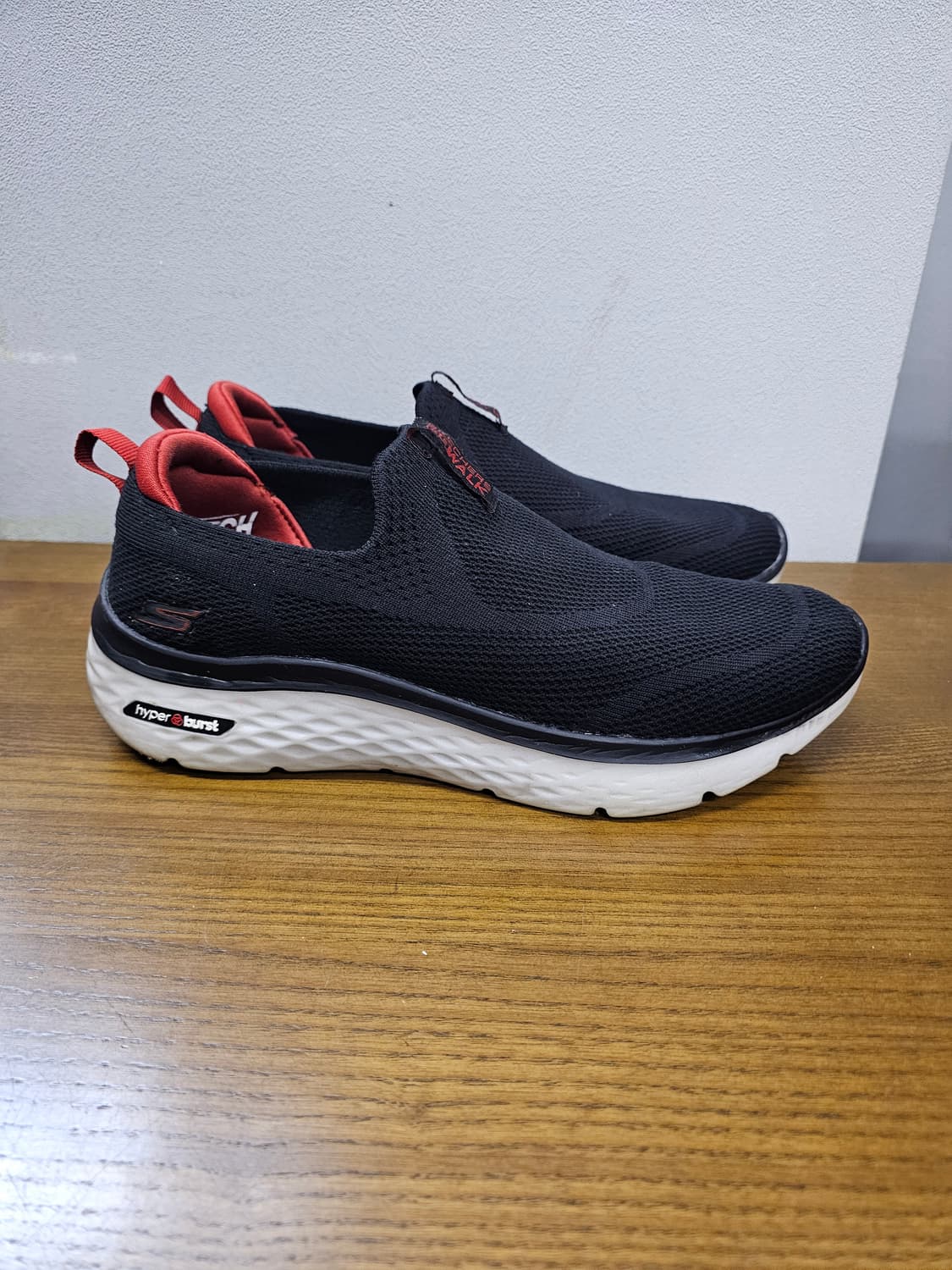 스케쳐스 고워크 블랙 슬립온 상품이미지1