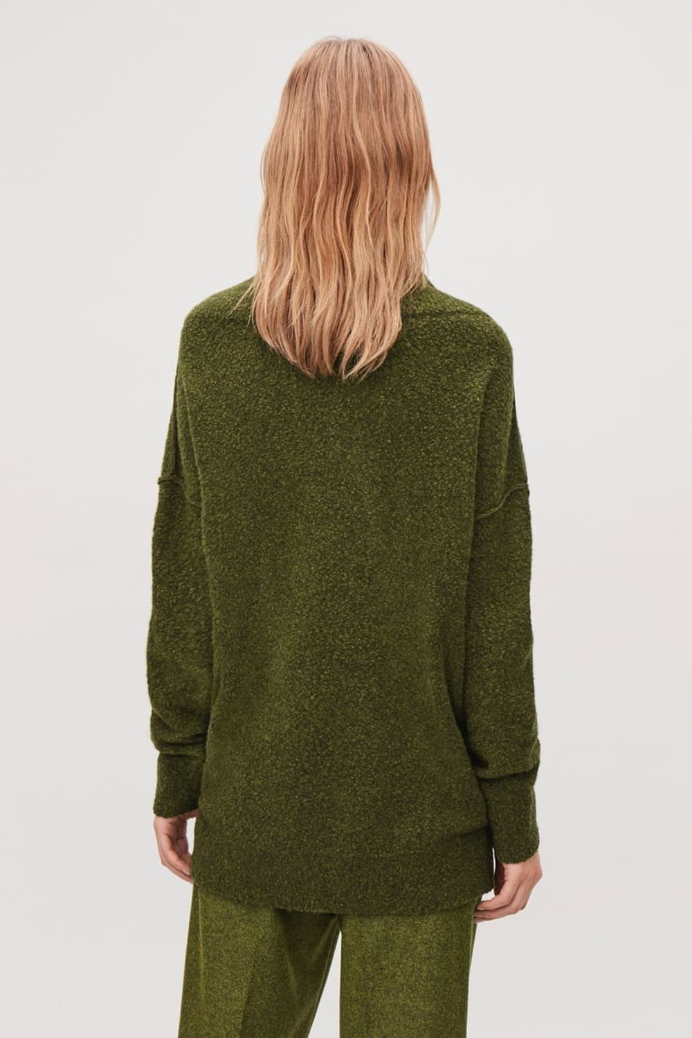 [COS 코스] 여성 터틀넥 부클레 올리브 그린 니트 상품이미지9