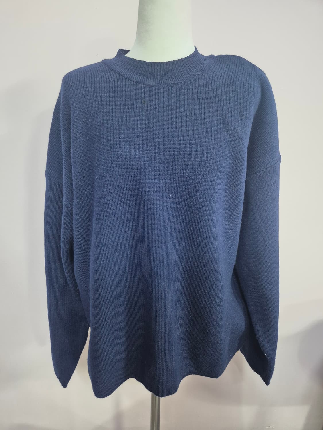 비슬로우 네이비 라운드넥 니트 스웨터 상품이미지1