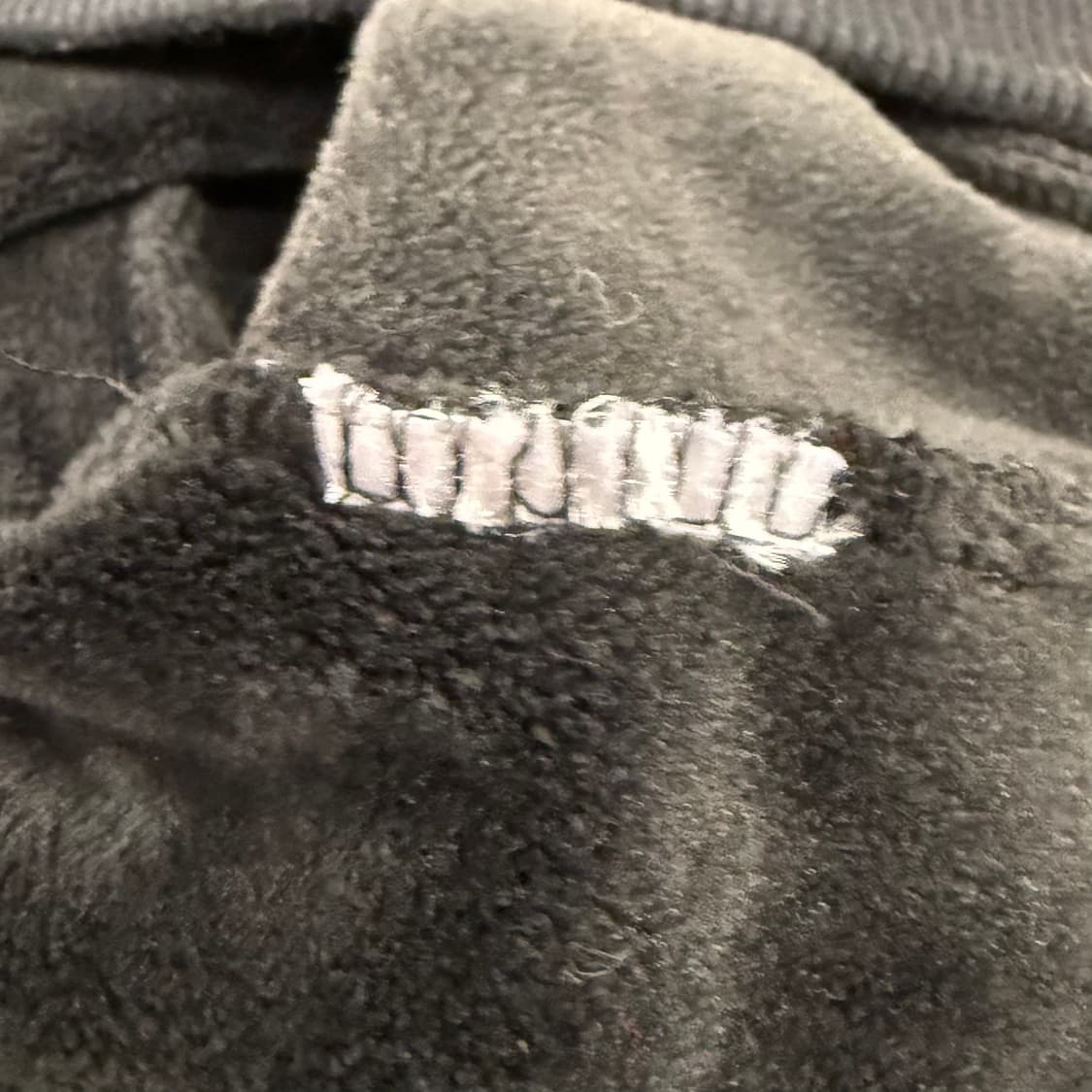 헬로 키티 벨벳 블랙 맨투맨 상품이미지6