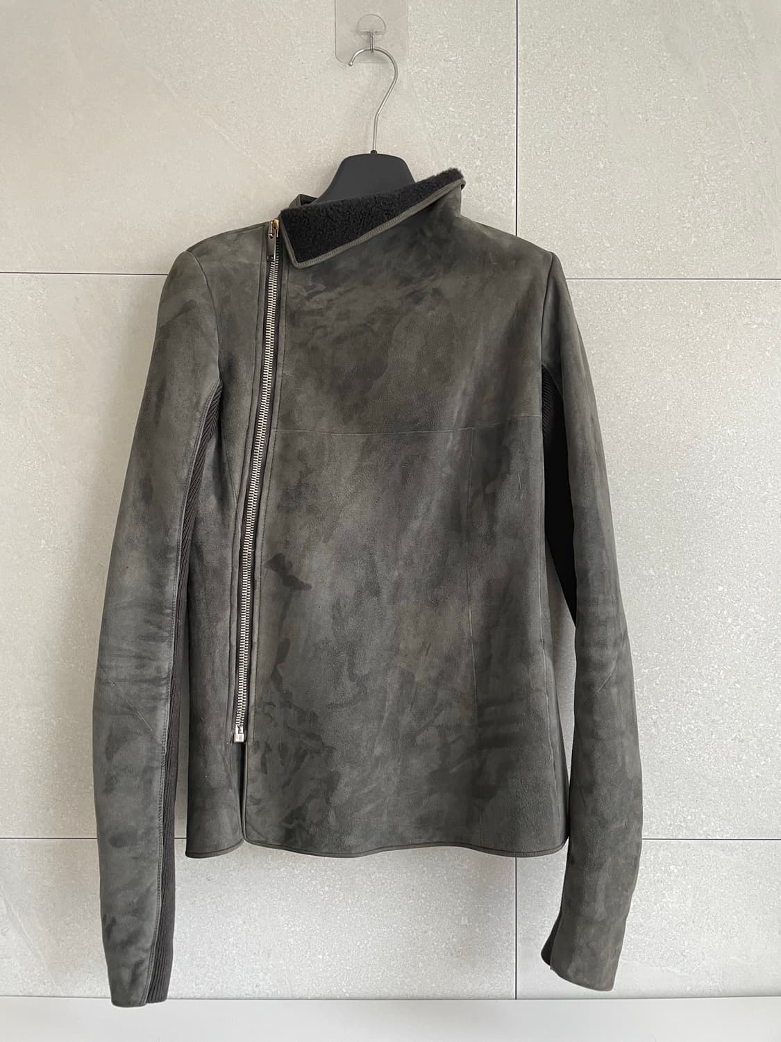 릭오웬스 13fw 하이넥 램스킨 사선지퍼 레더자켓 상품이미지3