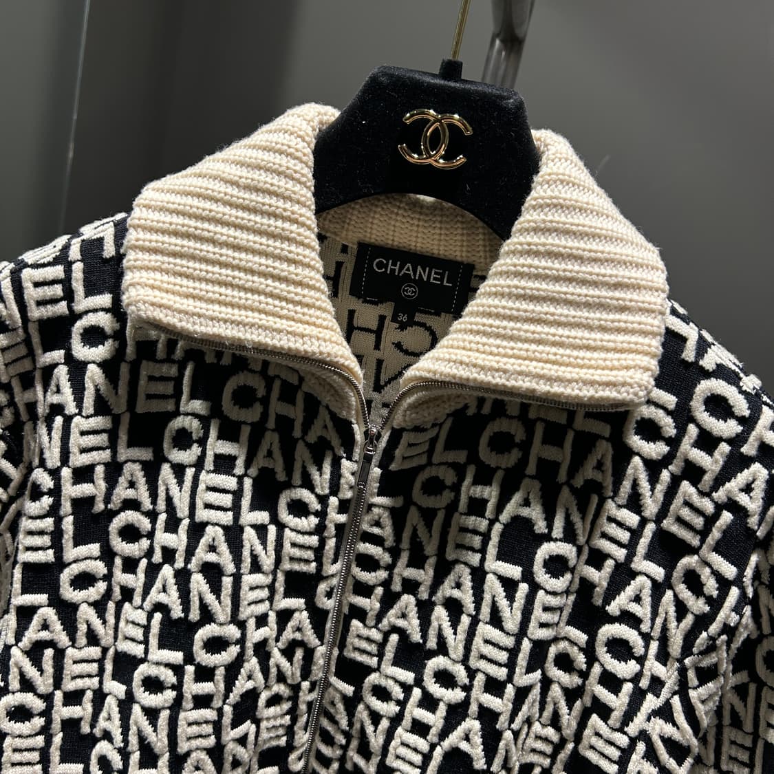 샤넬 레터링 자카드 니트집업 상품이미지2